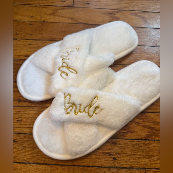 New bride slippers size 8-10 - Picture 2 of 3
